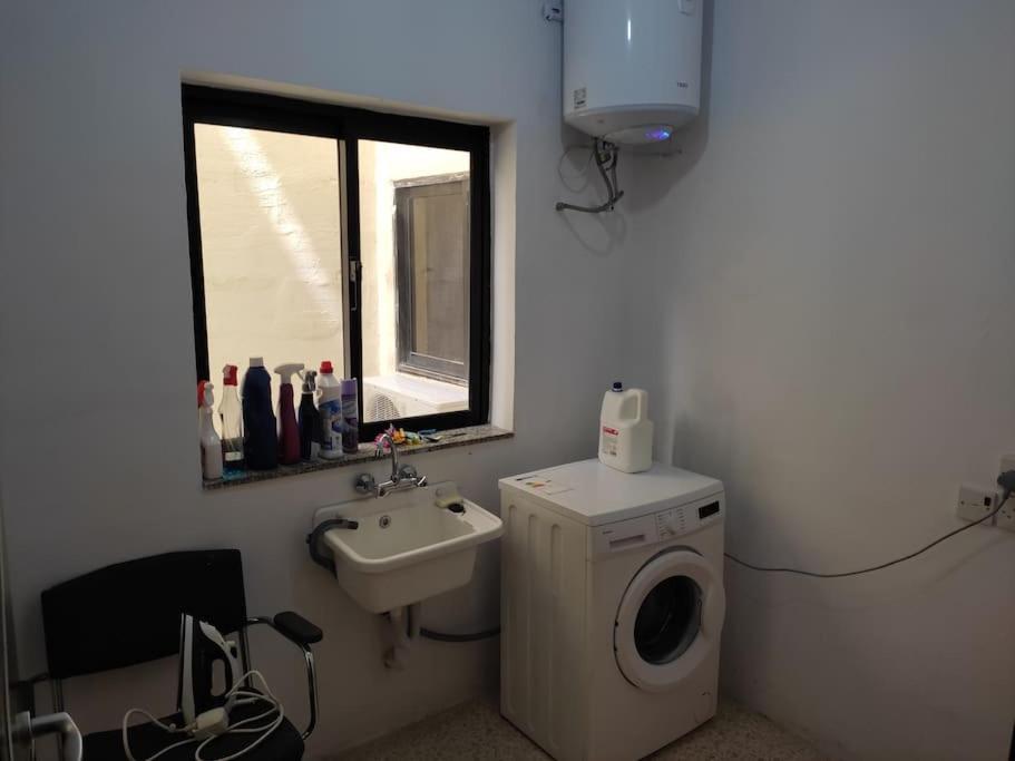 A Very Spacious Three Bedroom In Apartment *