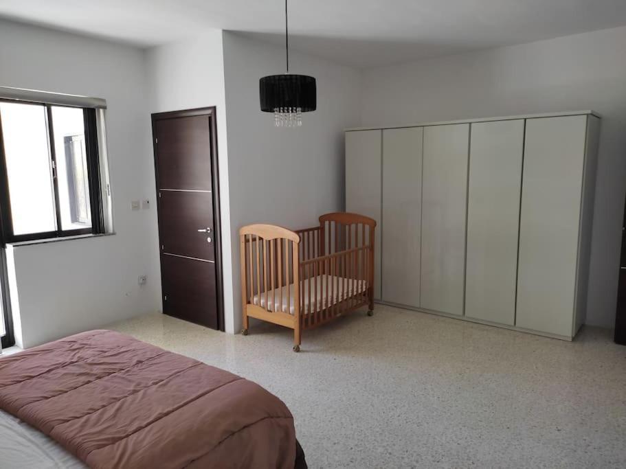 Apartment A Very Spacious Three Bedroom In Sliema